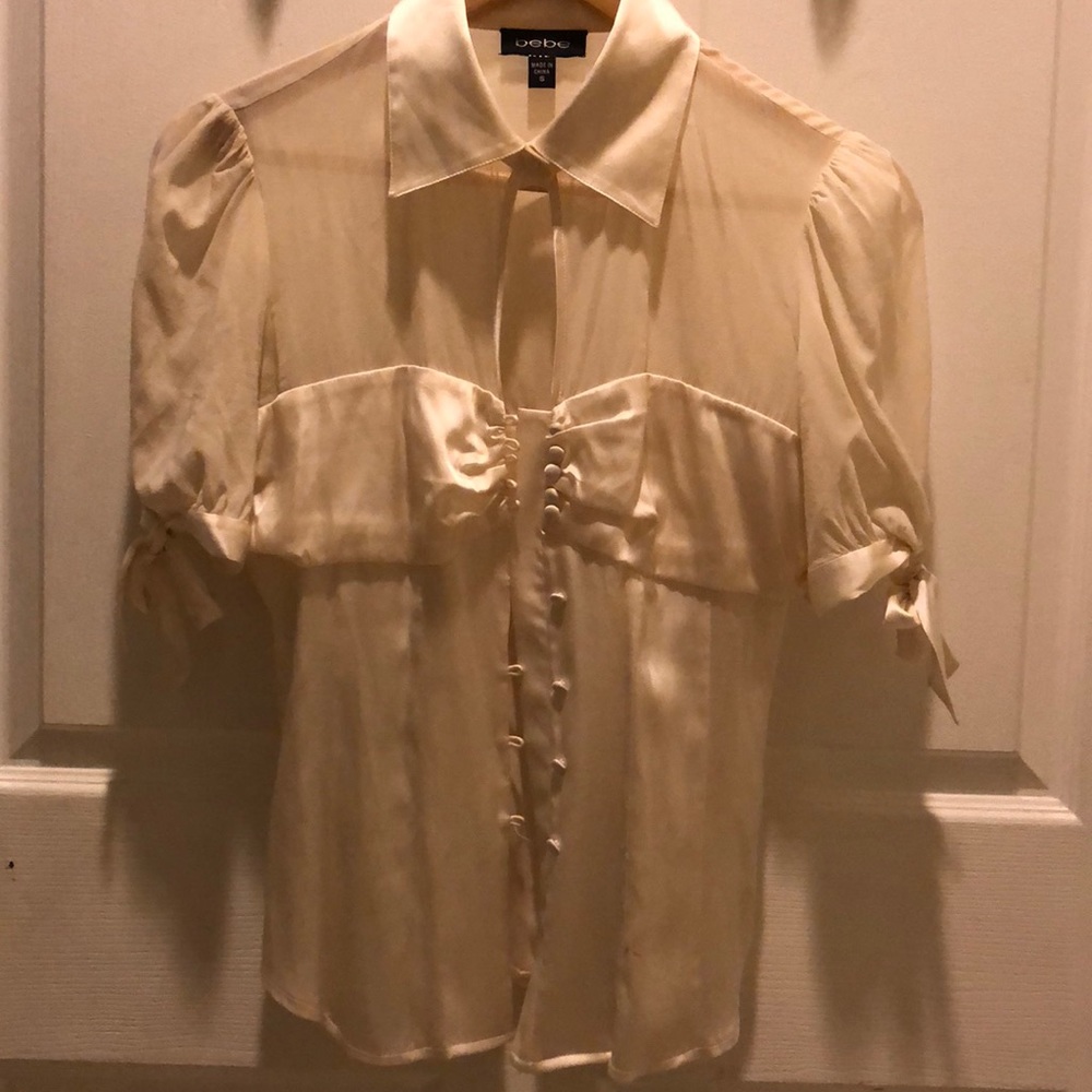 Small cream Silk BEBE blouse. Perfect condition!